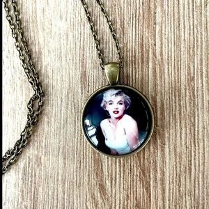 Marilyn Monroe Necklace, NWT
